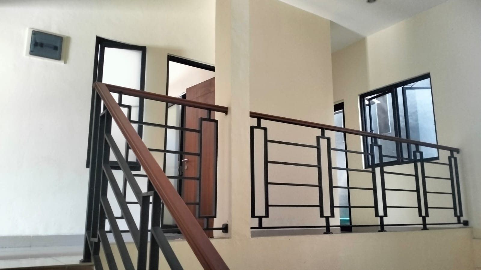 Rumah disewakan fully furnished di Taman Simpruk Lippo Cikarang